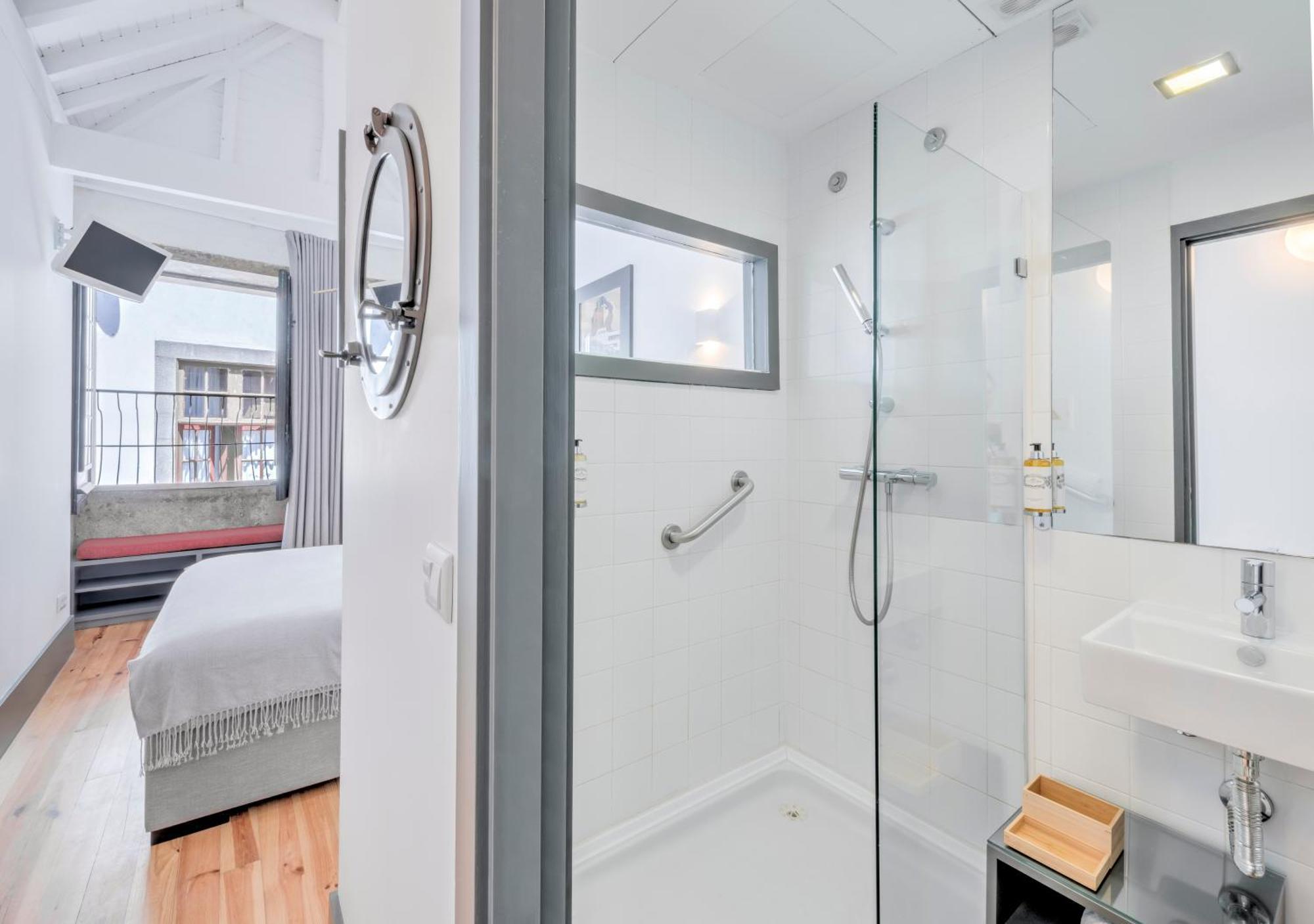 Oporto Street Fonte Taurina - Riverfront Suites (Adults Only) Room photo
