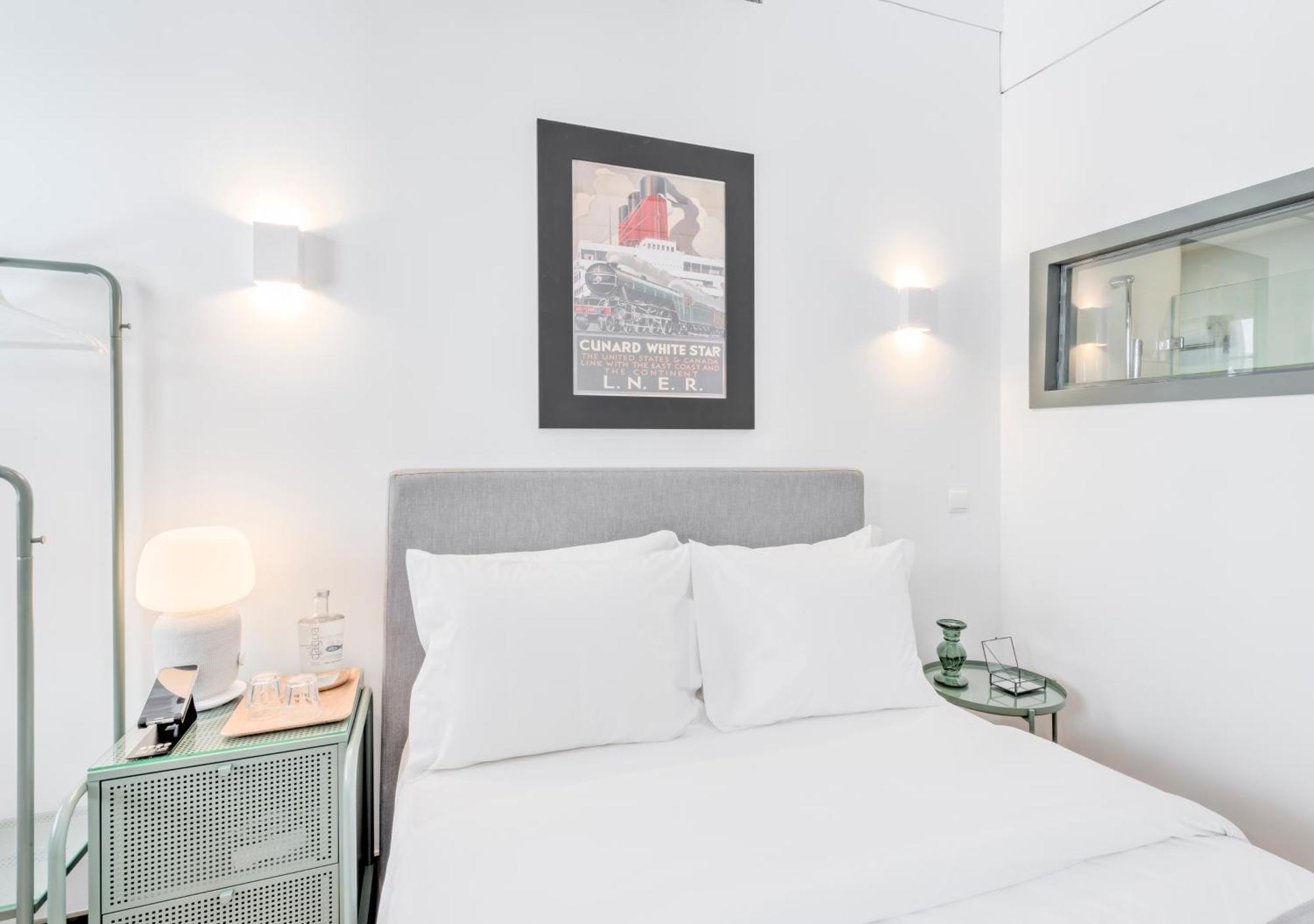 Oporto Street Fonte Taurina - Riverfront Suites (Adults Only) Room photo