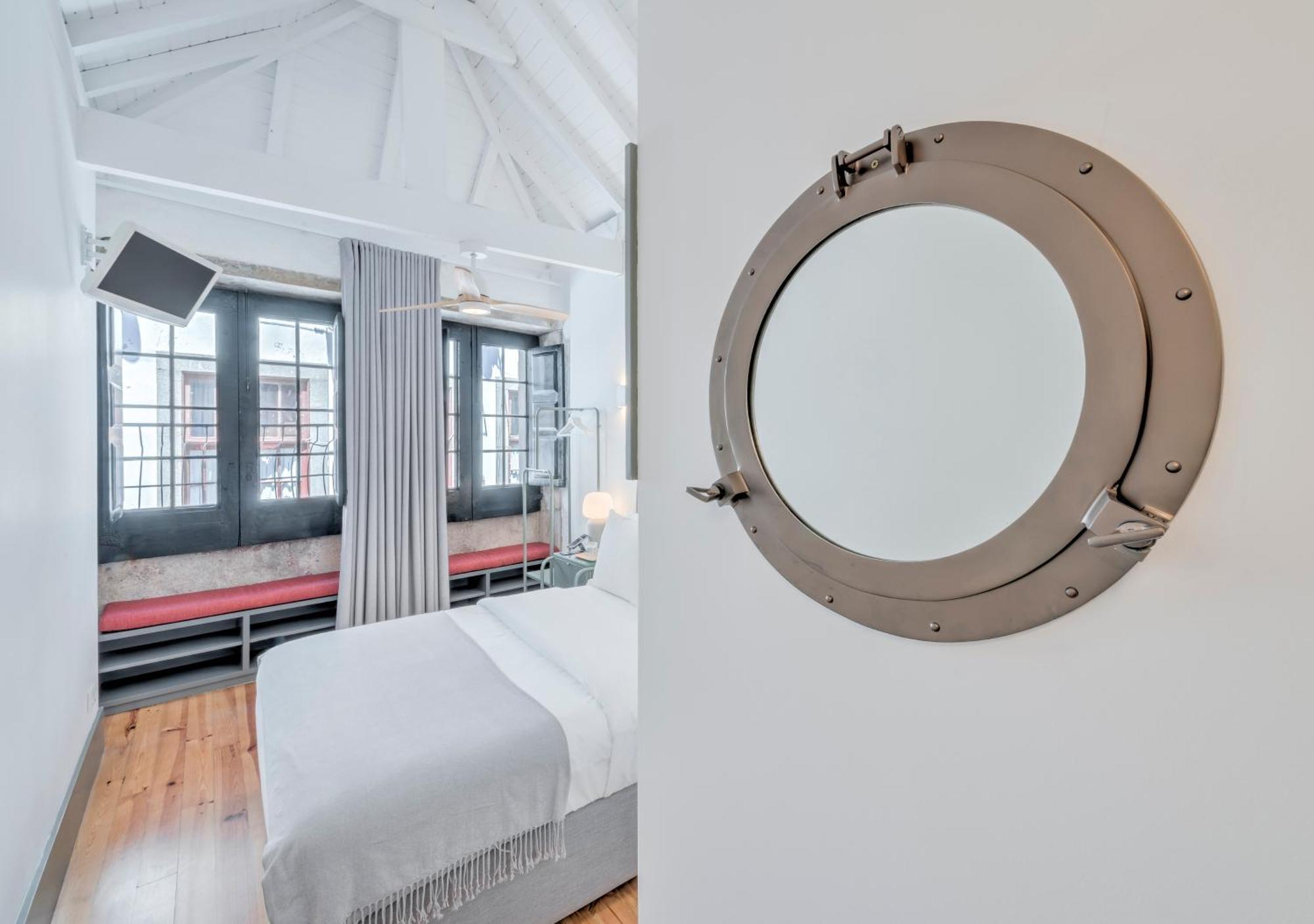 Oporto Street Fonte Taurina - Riverfront Suites (Adults Only) Room photo