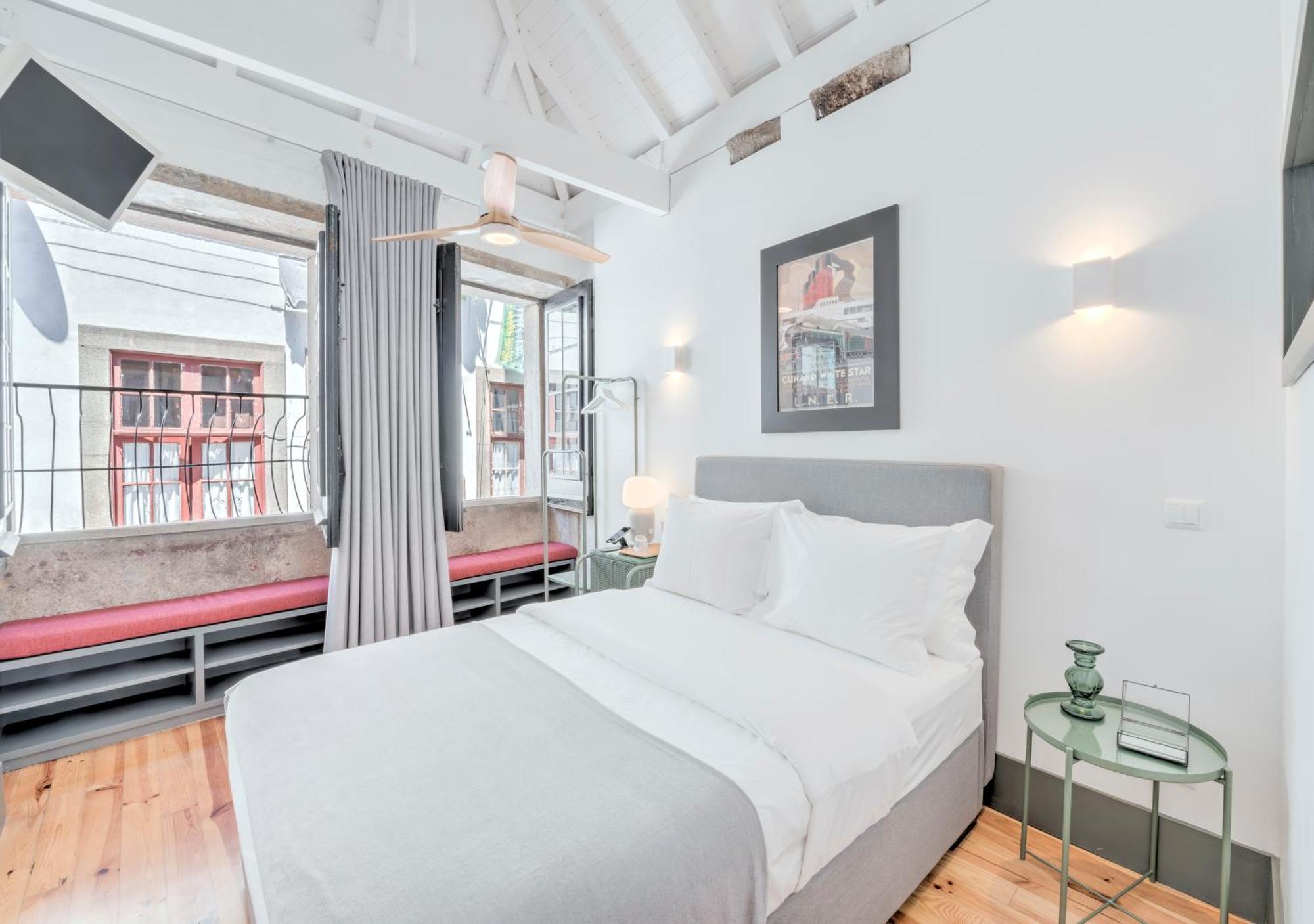 Oporto Street Fonte Taurina - Riverfront Suites (Adults Only) Room photo