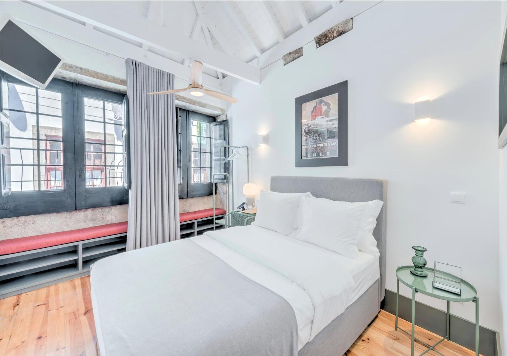 Oporto Street Fonte Taurina - Riverfront Suites (Adults Only) Room photo