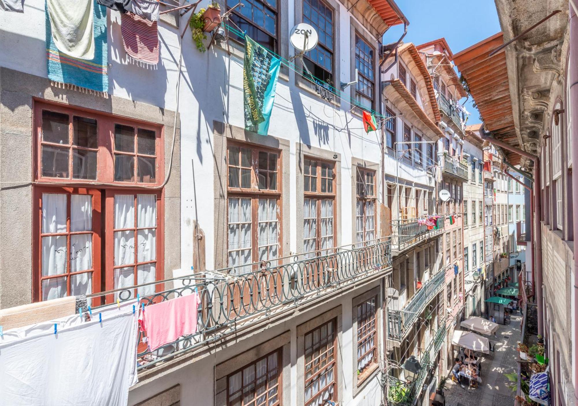 Oporto Street Fonte Taurina - Riverfront Suites (Adults Only) Room photo