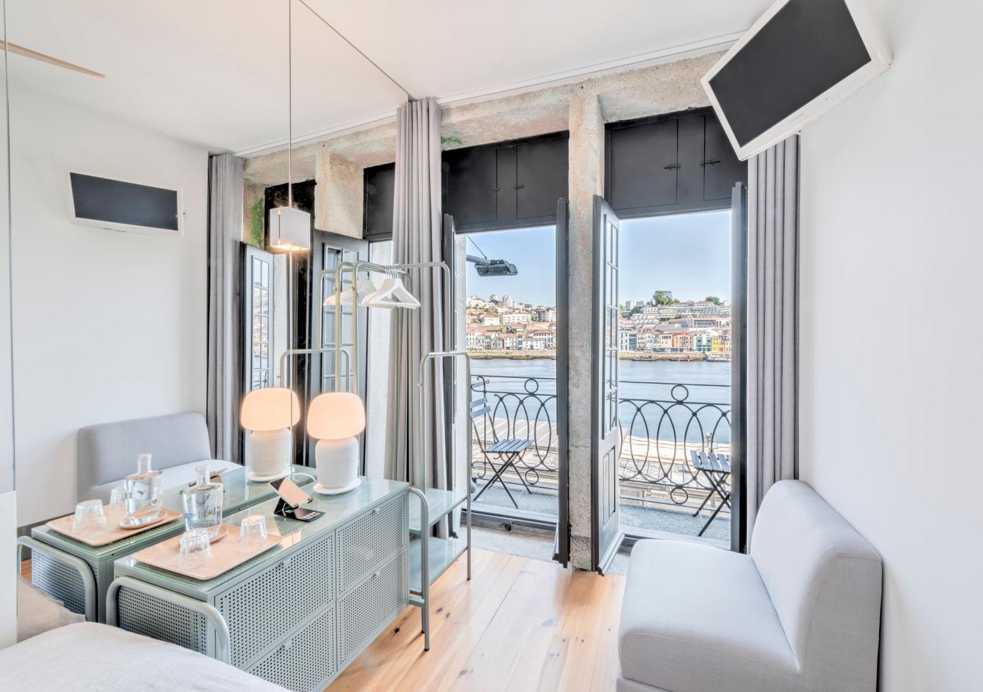 Oporto Street Fonte Taurina - Riverfront Suites (Adults Only) Room photo