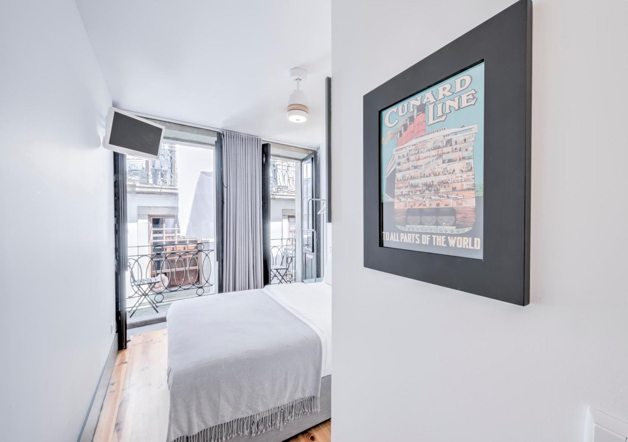 Oporto Street Fonte Taurina - Riverfront Suites (Adults Only) Room photo