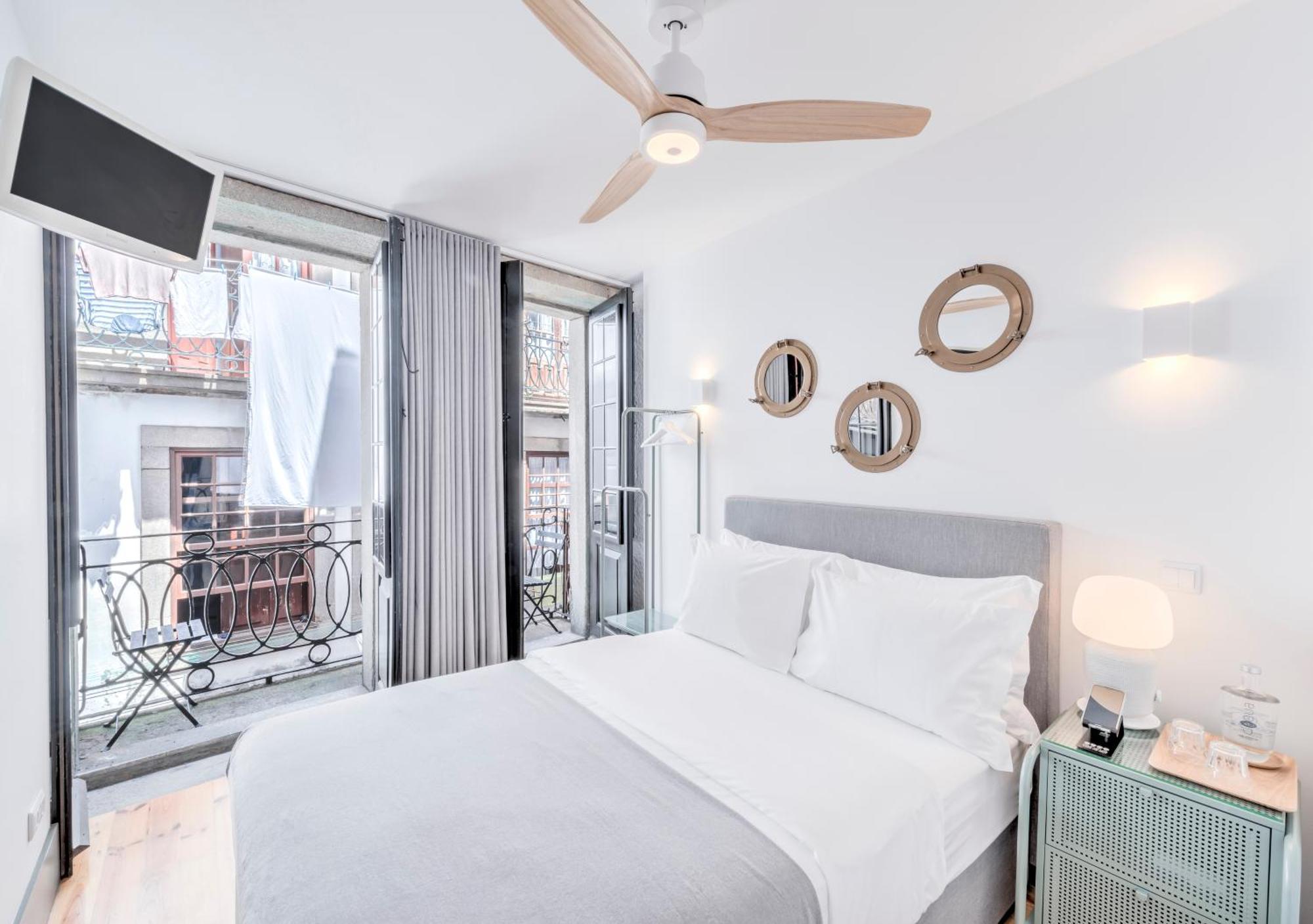 Oporto Street Fonte Taurina - Riverfront Suites (Adults Only) Room photo