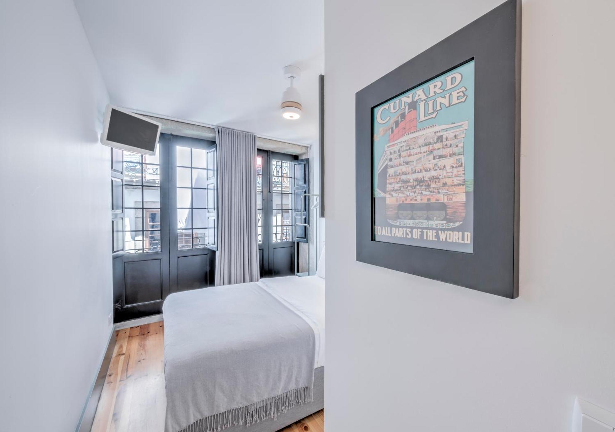 Oporto Street Fonte Taurina - Riverfront Suites (Adults Only) Room photo