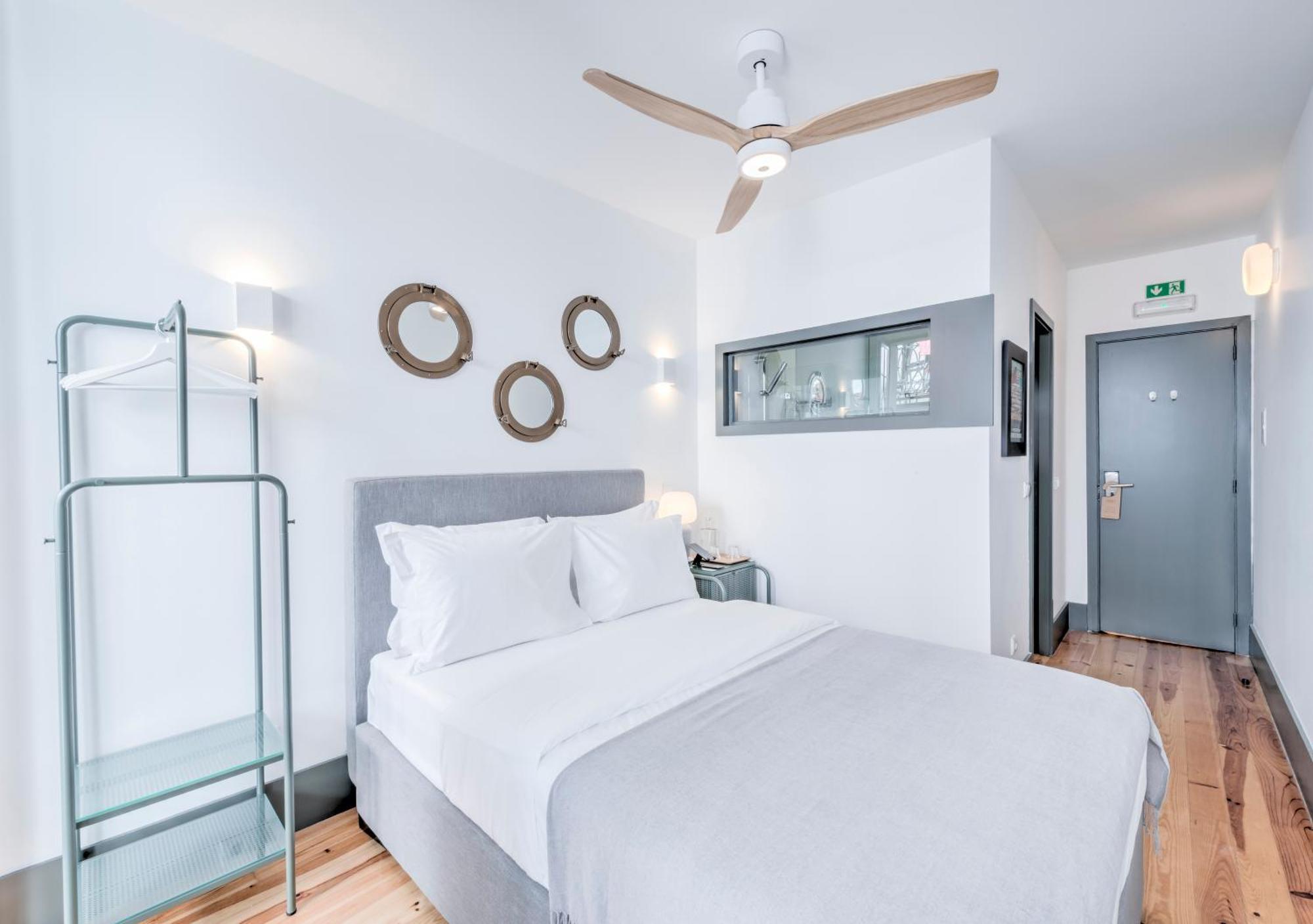 Oporto Street Fonte Taurina - Riverfront Suites (Adults Only) Room photo