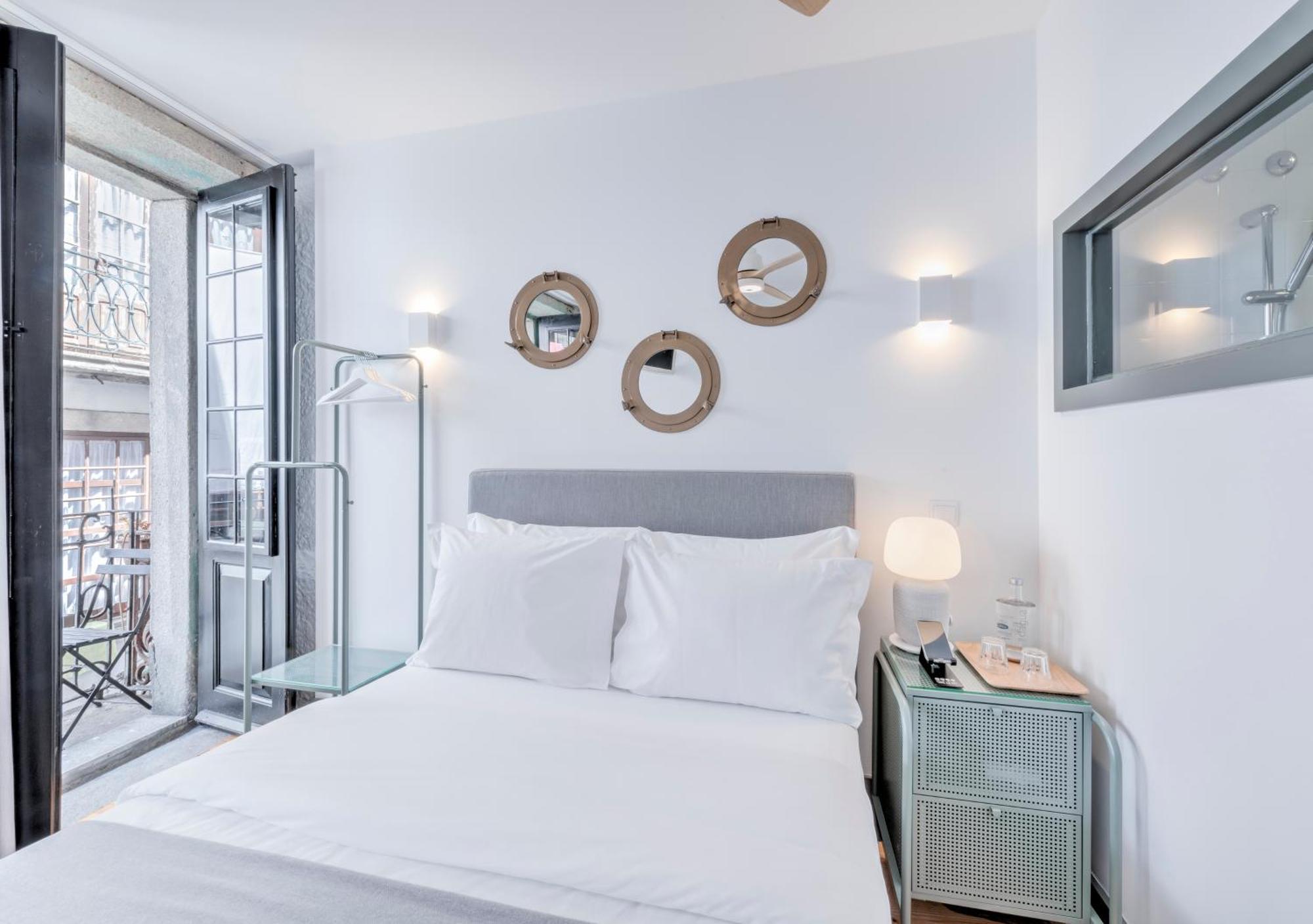 Oporto Street Fonte Taurina - Riverfront Suites (Adults Only) Room photo
