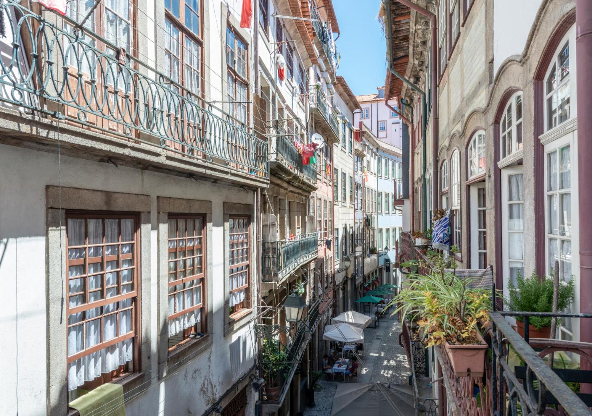 Oporto Street Fonte Taurina - Riverfront Suites (Adults Only) Room photo